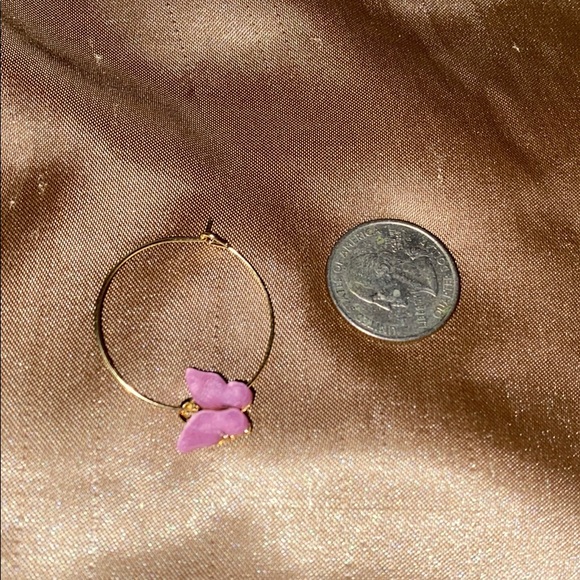 Pink butterfly hoop earrings - Picture 2 of 2